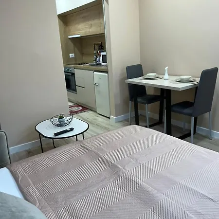 Smart , Lovely In Apartment Tirana
