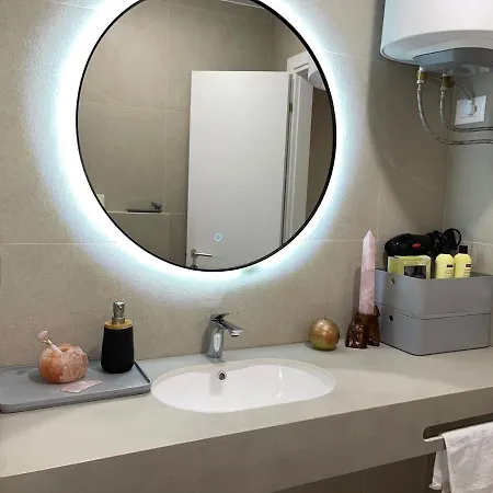 Smart , Lovely In * טיראנה