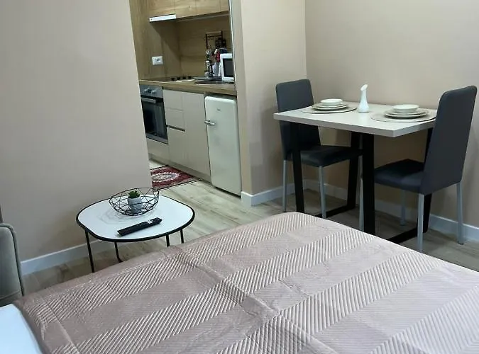 Smart , Lovely In Apartman Tirana