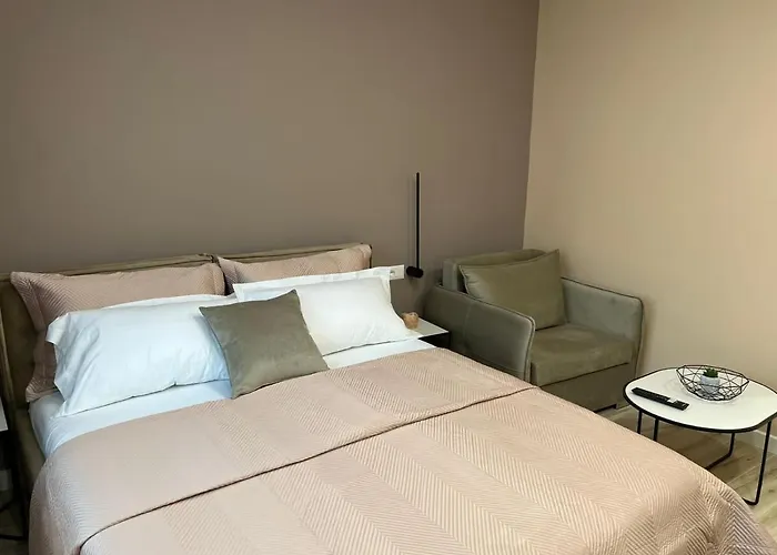 Smart , Lovely In * Tirana